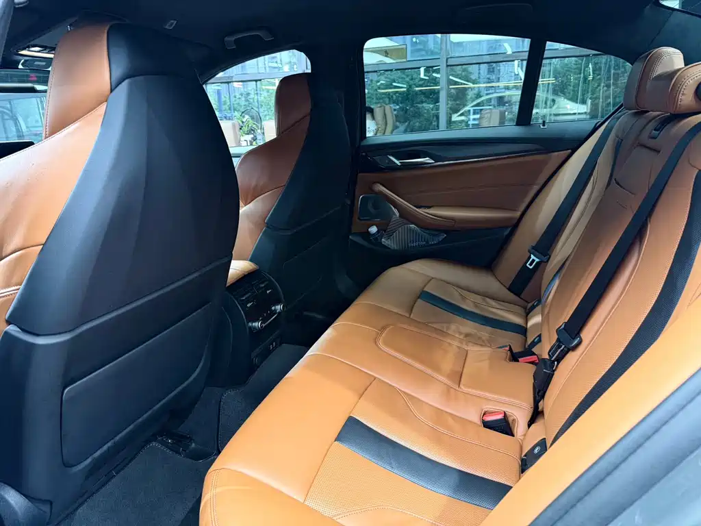 BMW M5 — миниатюра 9