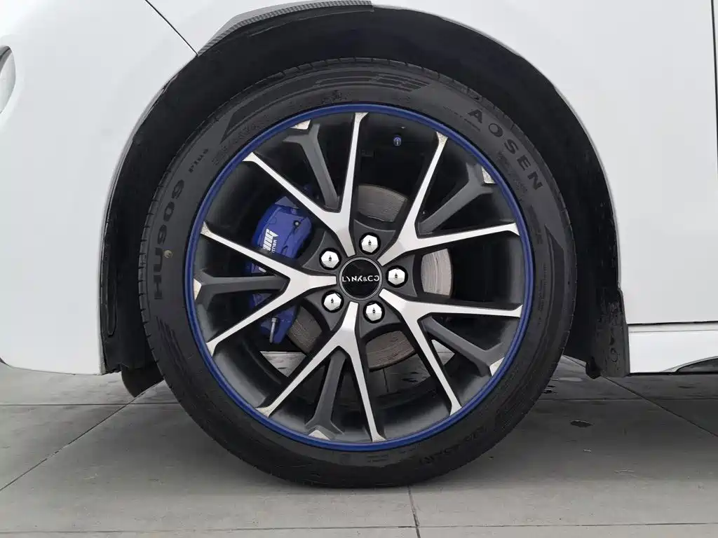 Lynk & Co 03 — миниатюра 17