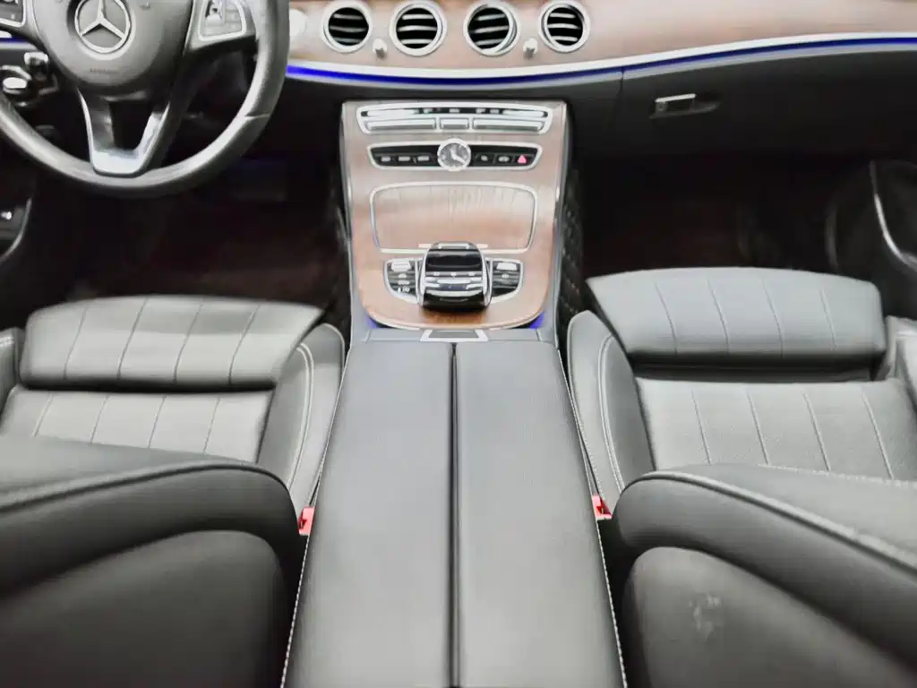 Mercedes-Benz E-Class — миниатюра 10