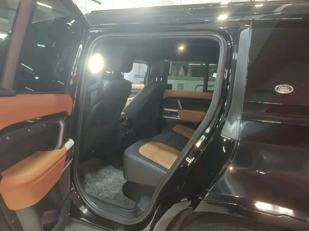Land Rover Defender — миниатюра 5
