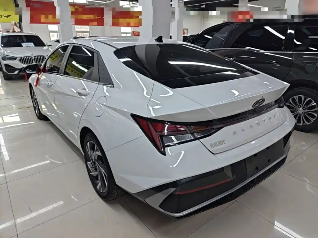 Hyundai Elantra — миниатюра 5