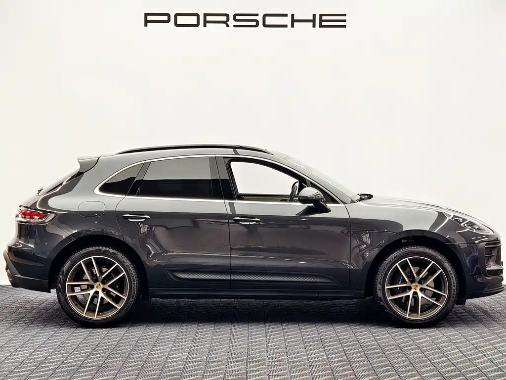Porsche Macan — миниатюра 5