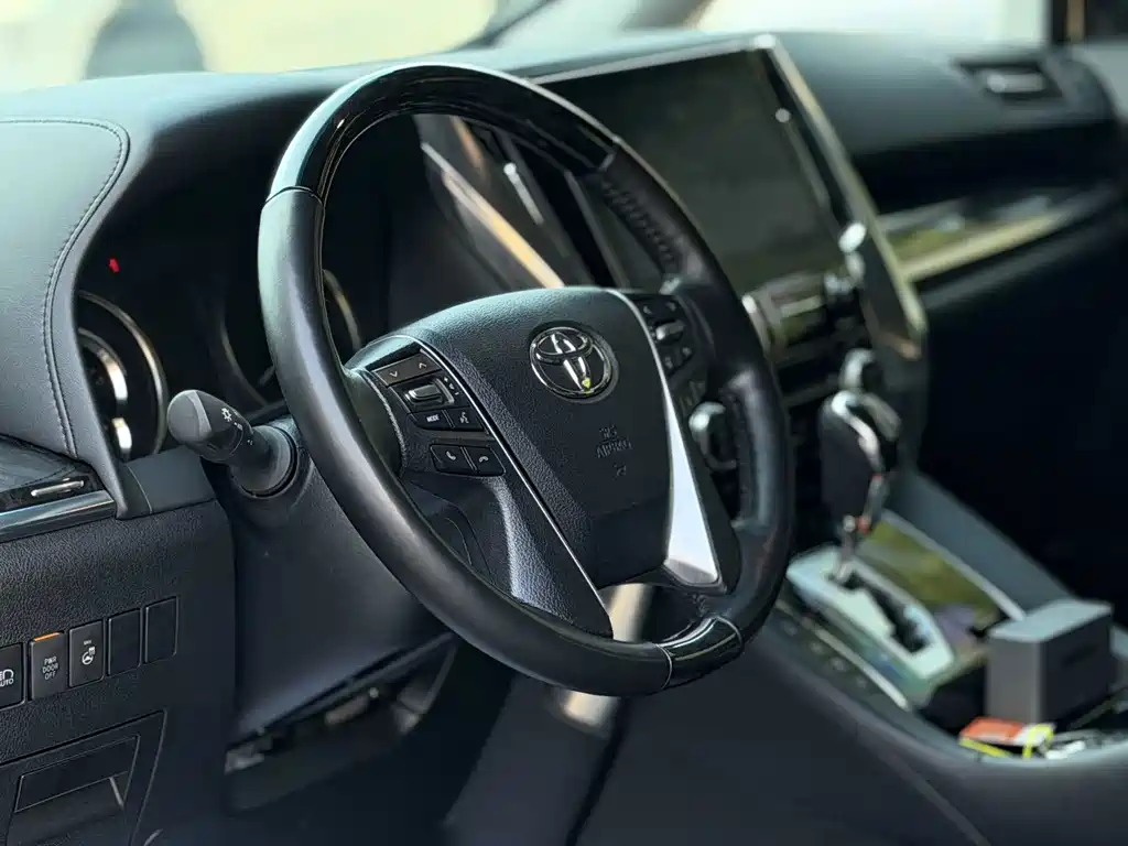 Toyota Vellfire — миниатюра 3