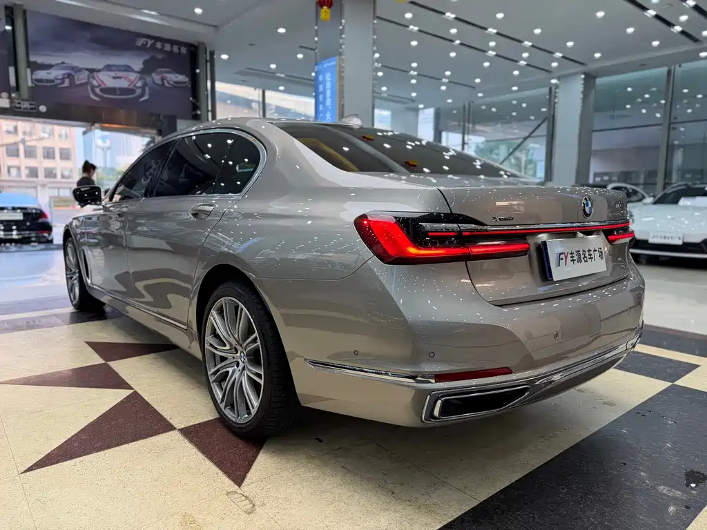 BMW 7 Series — миниатюра 29