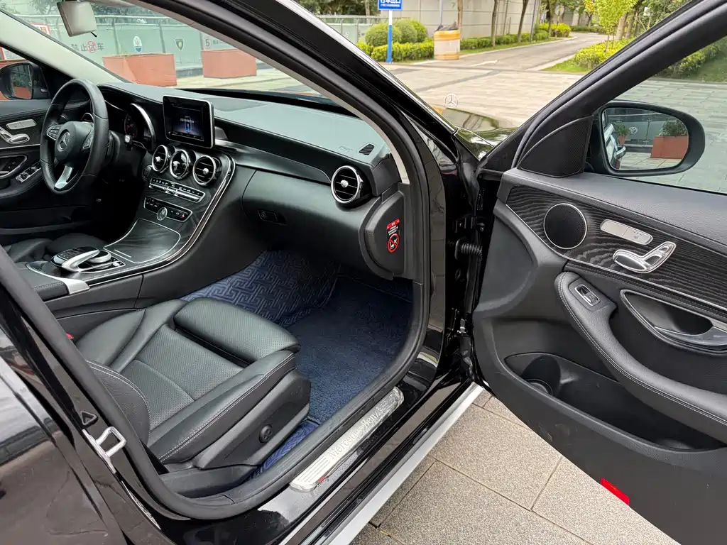 Mercedes-Benz C-Class — миниатюра 44