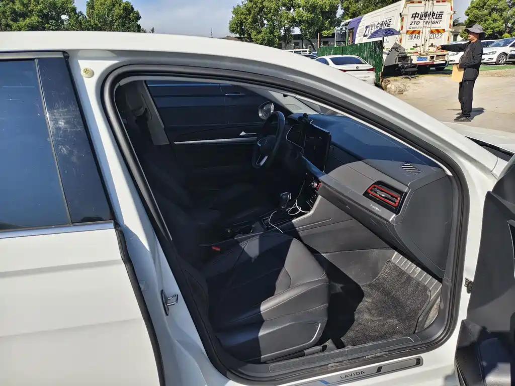 Volkswagen Lavida — миниатюра 7