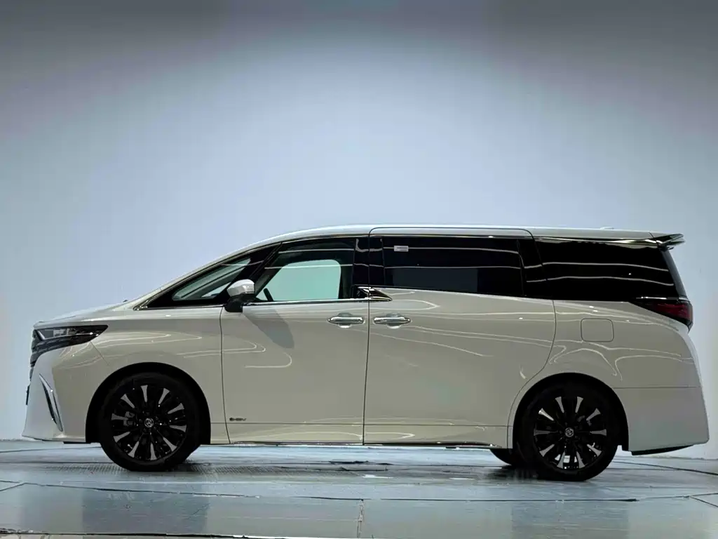 Toyota Alphard — миниатюра 15