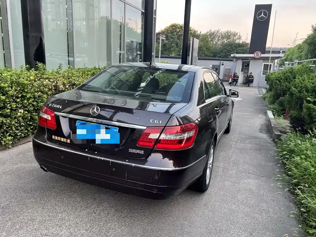 Mercedes-Benz E-Class — миниатюра 5