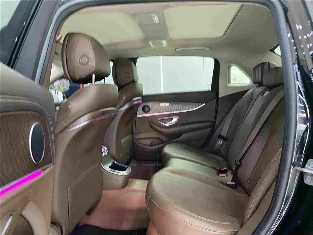 Mercedes-Benz E-Class — миниатюра 8