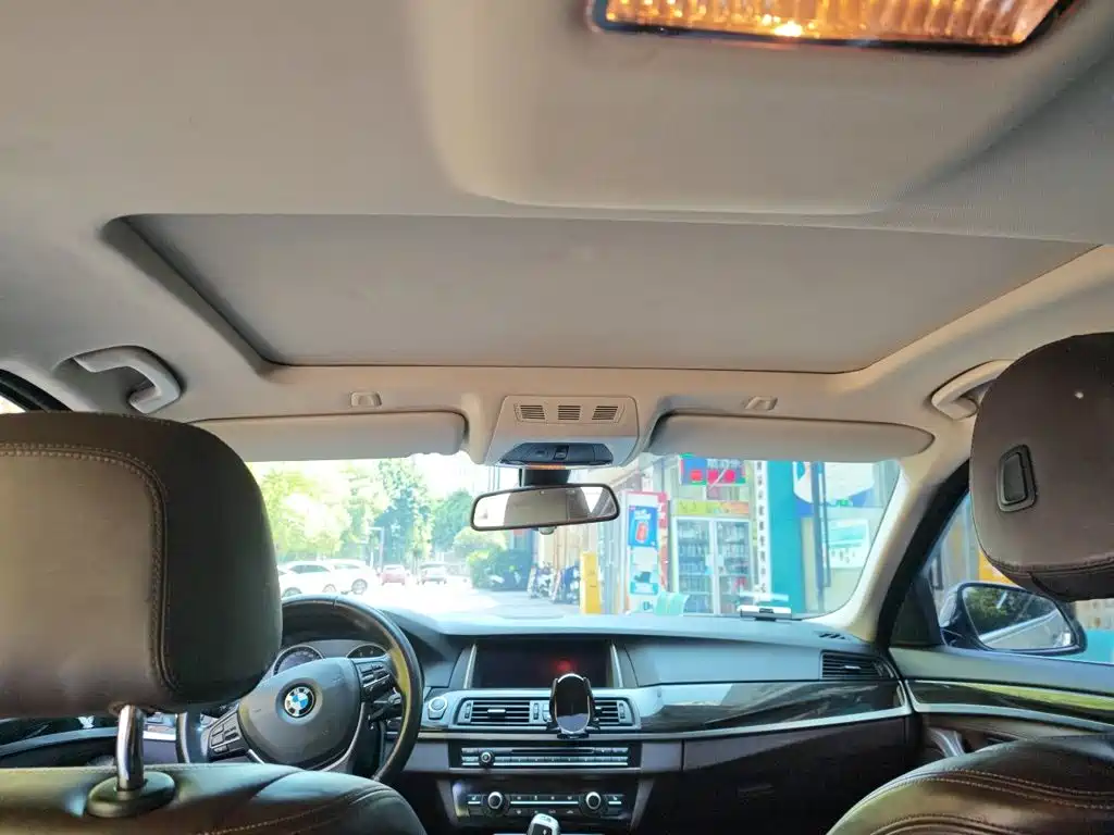 BMW 5 Series — миниатюра 14