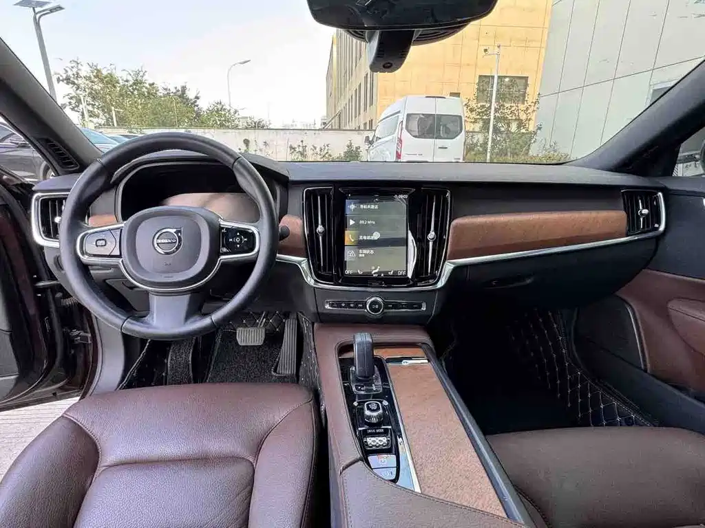 Volvo S90 — миниатюра 4