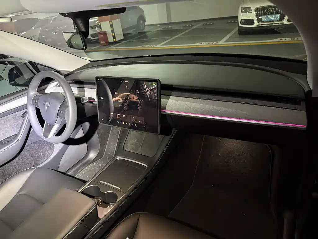 Tesla Model Y — миниатюра 4