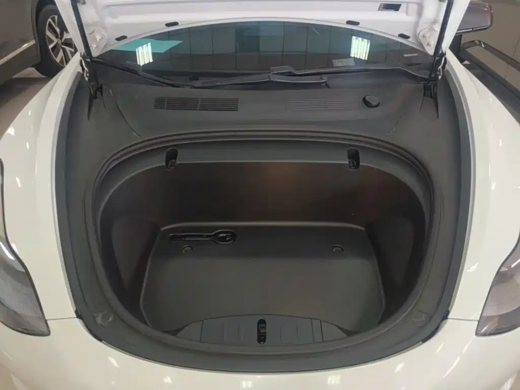 Tesla Model 3 — миниатюра 20