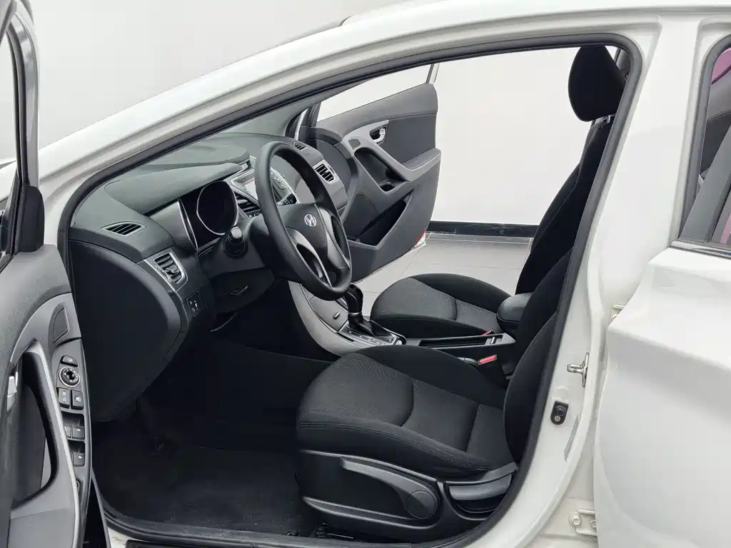 Hyundai Elantra Langdong — миниатюра 12