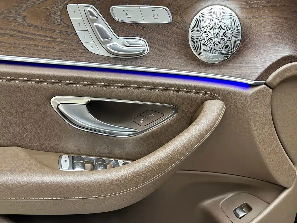 Mercedes-Benz E-Class — миниатюра 11