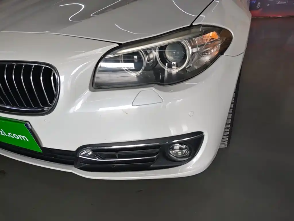 BMW 5 Series — миниатюра 24
