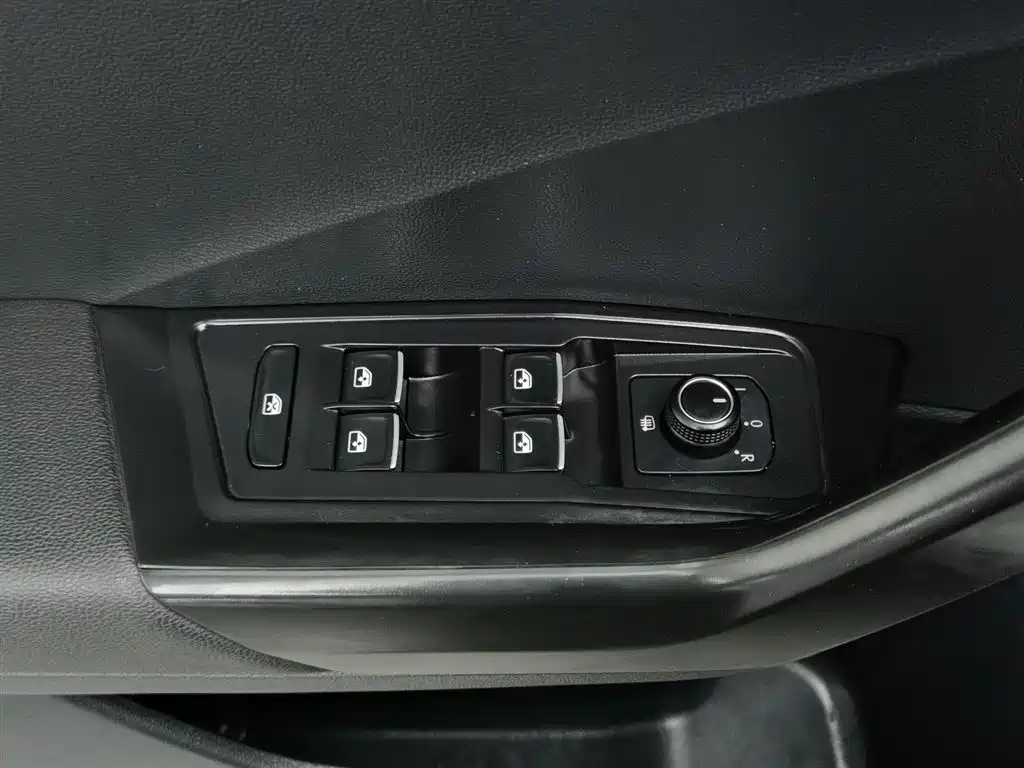 VOLKSWAGEN T ROC EXPLORING SONGS