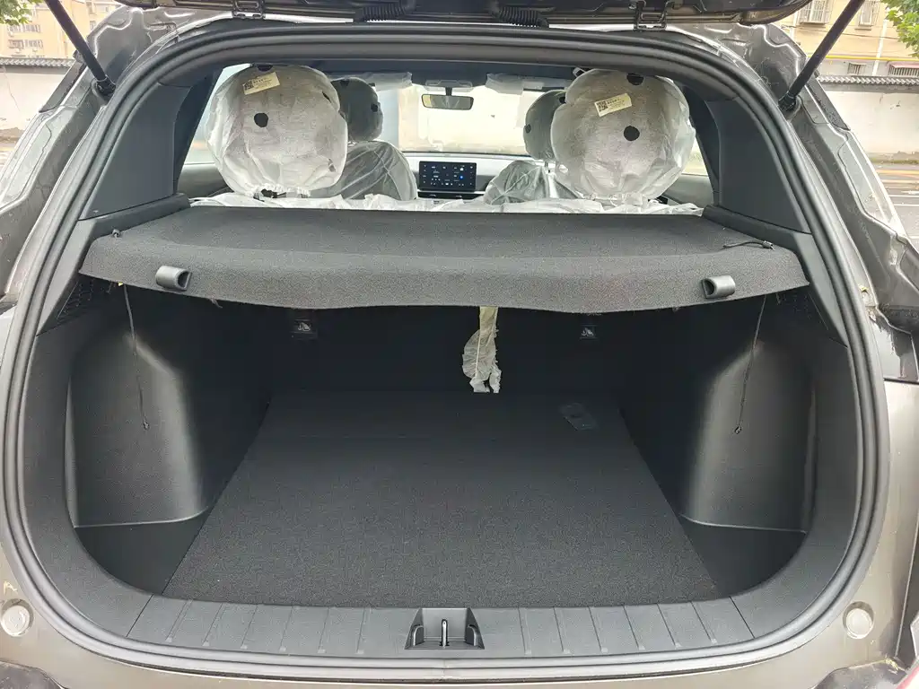 Geely Binyue — миниатюра 13
