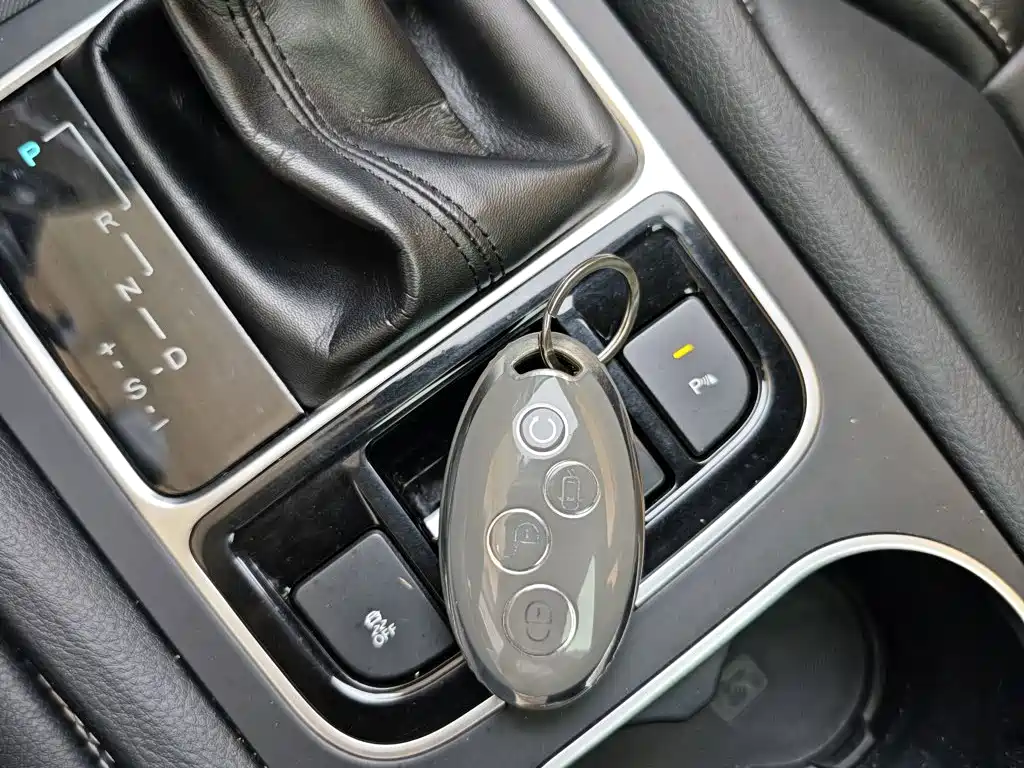 BYD MAX — миниатюра 9