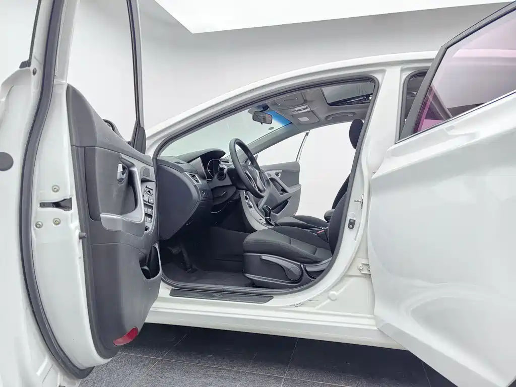 Hyundai Elantra Langdong — миниатюра 11