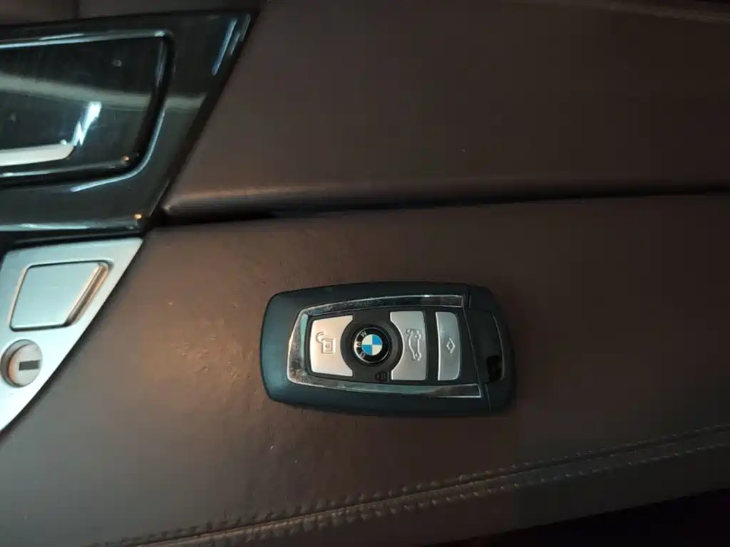 BMW 5 Series — миниатюра 9