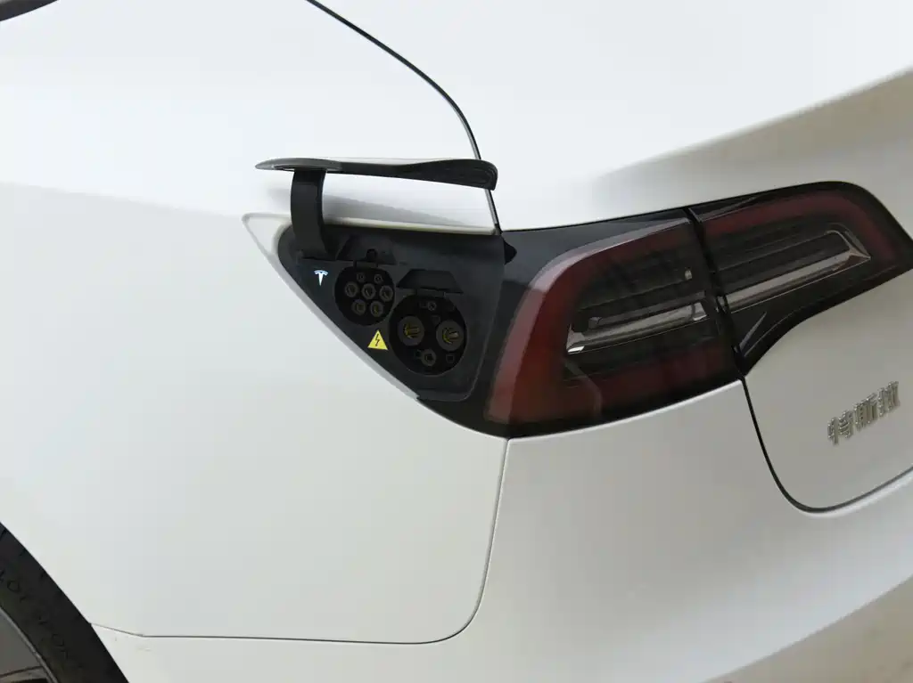 Tesla Model 3 — миниатюра 17