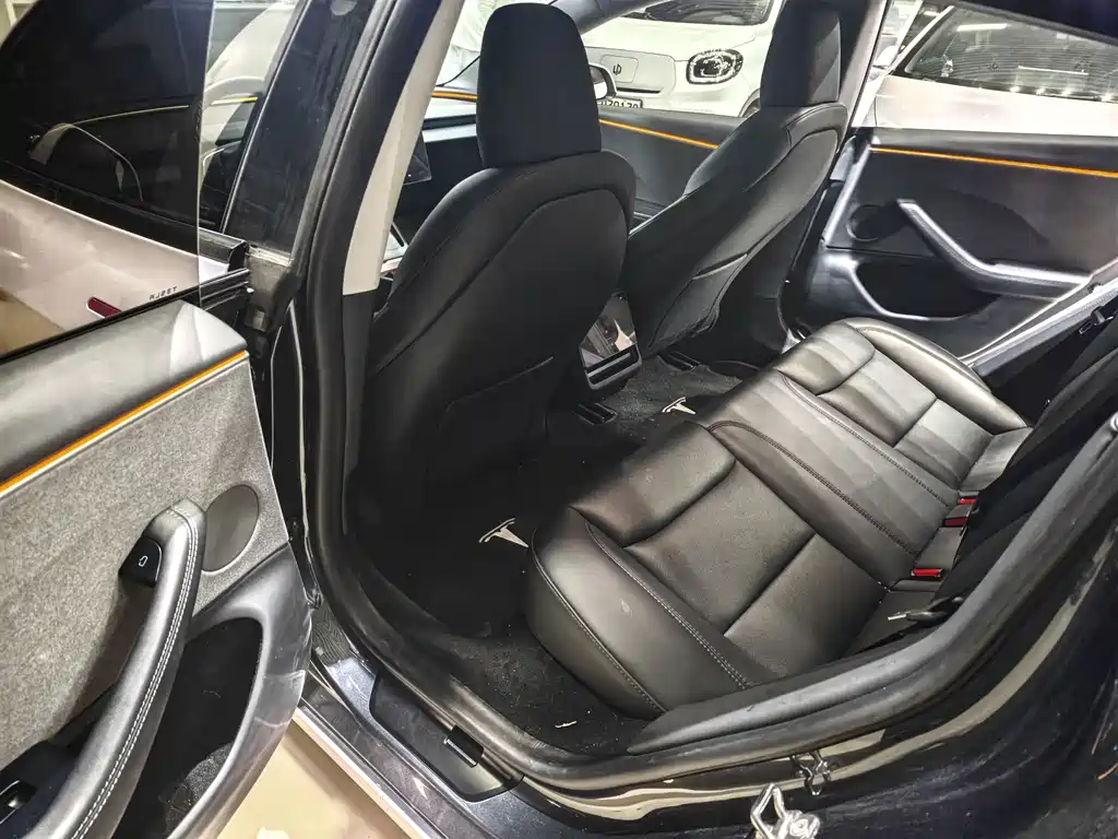 Tesla Model 3 — миниатюра 3
