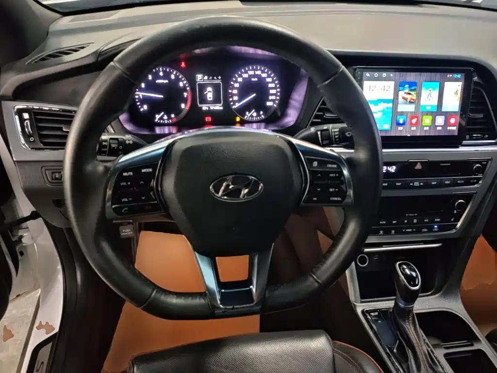Hyundai Sonata — миниатюра 11