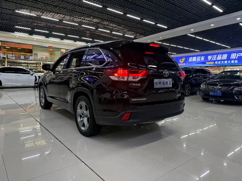 TOYOTA HIGHLANDER