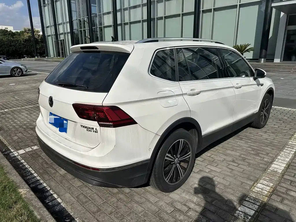 Volkswagen Tiguan L — миниатюра 2