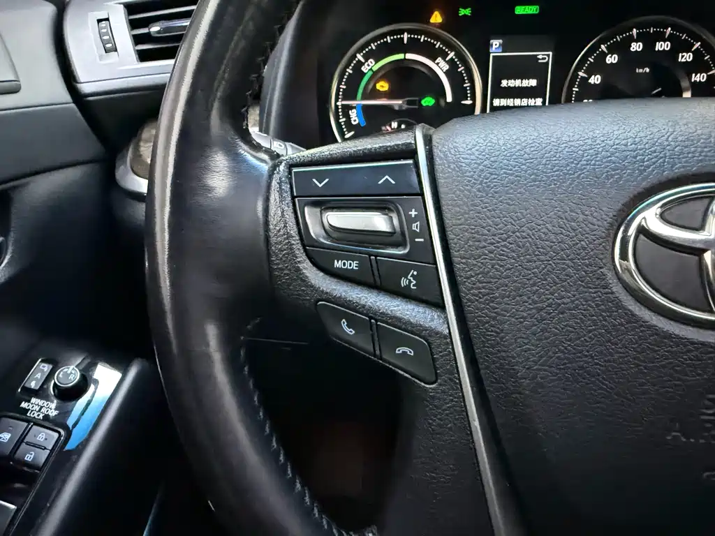 Toyota Alphard — миниатюра 23
