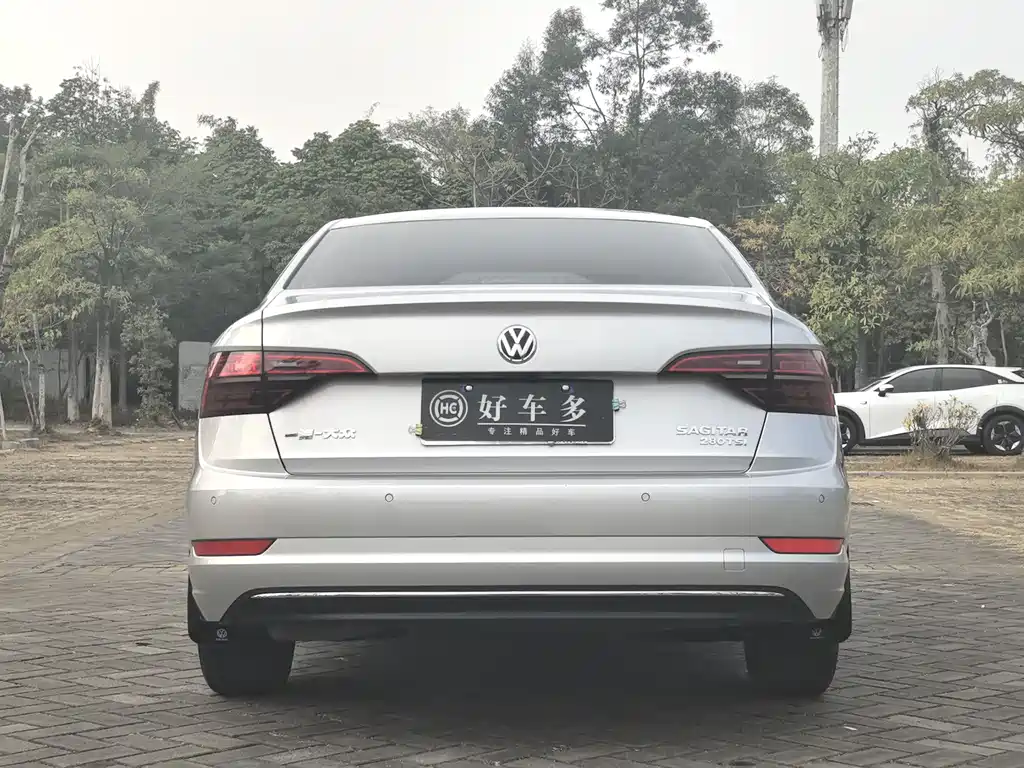 VOLKSWAGEN SAGITAR