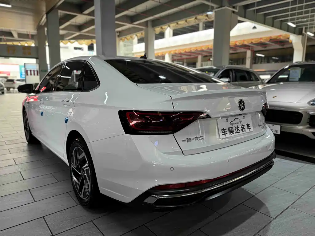 Volkswagen Sagitar — миниатюра 6