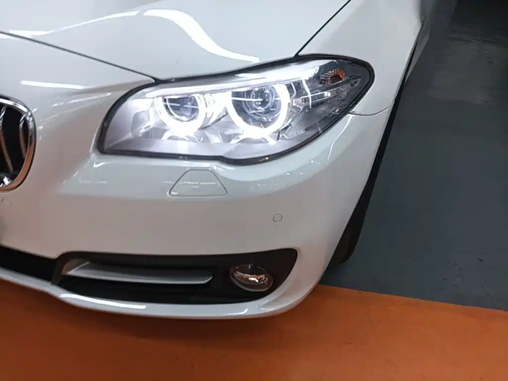 BMW 5 Series — миниатюра 24