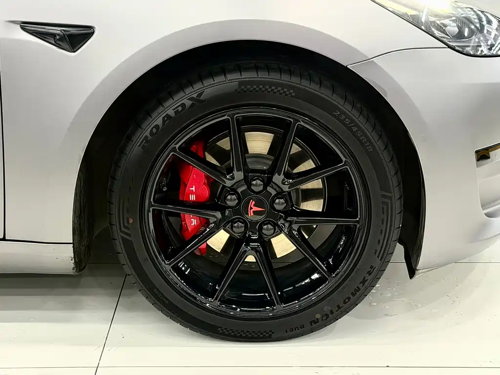 Tesla Model 3 — миниатюра 17