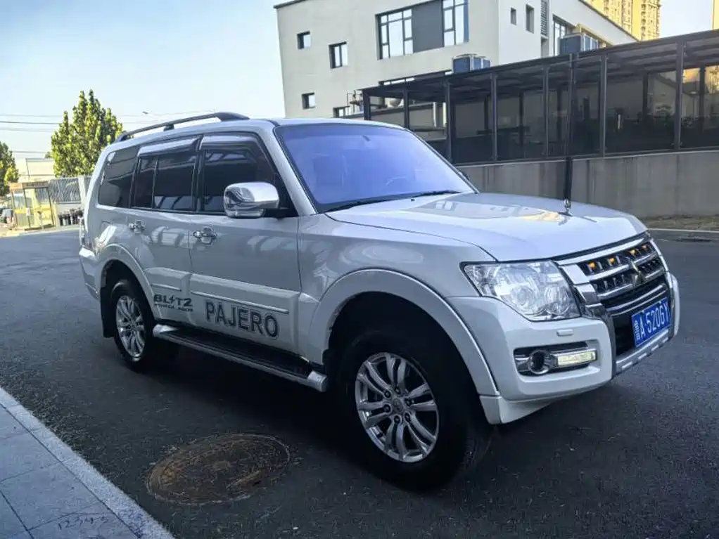 Mitsubishi Pajero (Import) — миниатюра 3