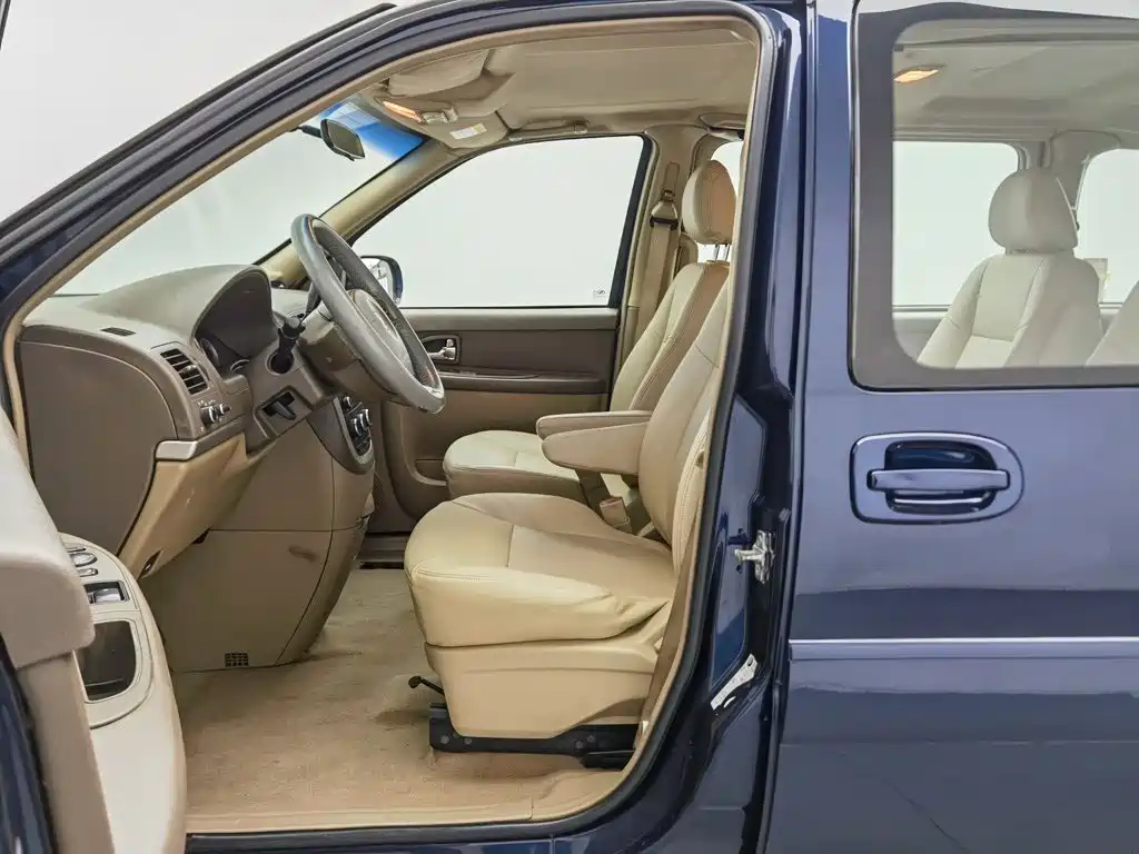 Buick GL8 — миниатюра 10