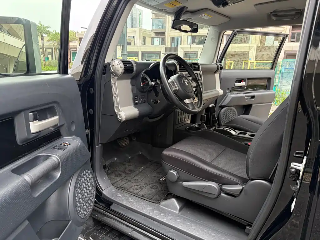 Toyota FJ Cruiser — миниатюра 15