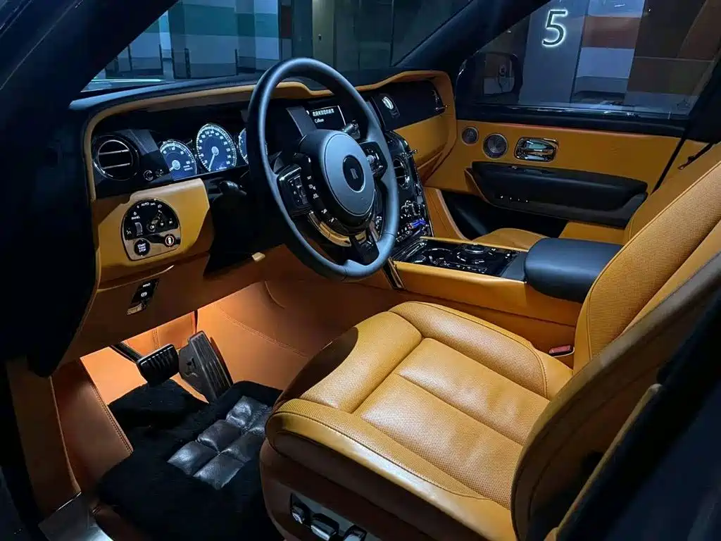 Rolls-Royce Cullinan 2024 мест