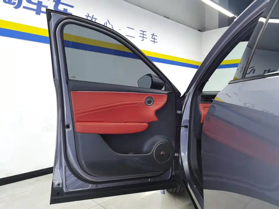 Hongqi Красный флаг HS6 PHEV — миниатюра 7
