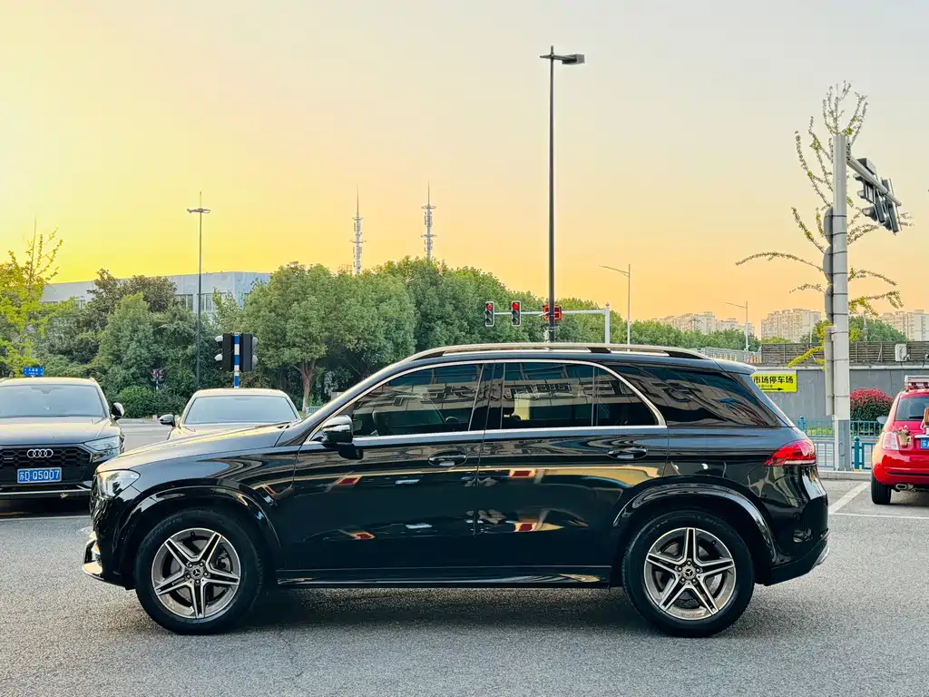 Mercedes-Benz GLE (Import) — миниатюра 12