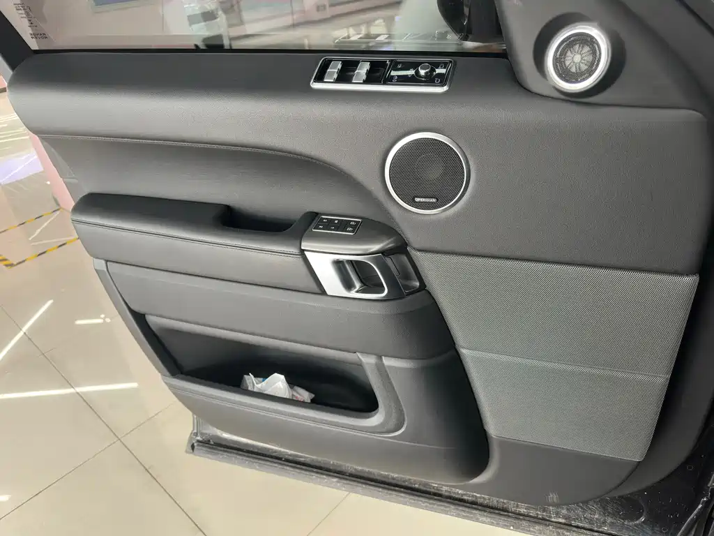 Land Rover Sport PHEV — миниатюра 9