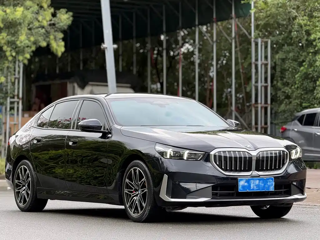 BMW 5 Series — миниатюра 3