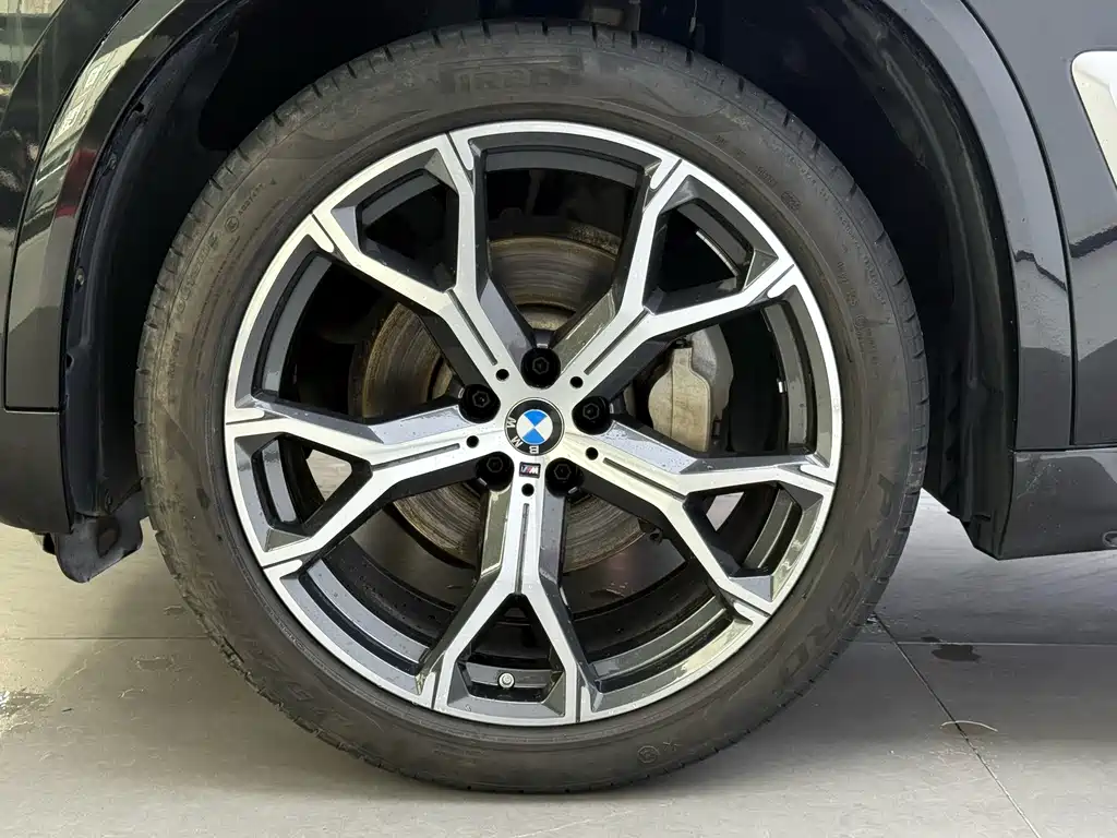BMW X5 — миниатюра 7