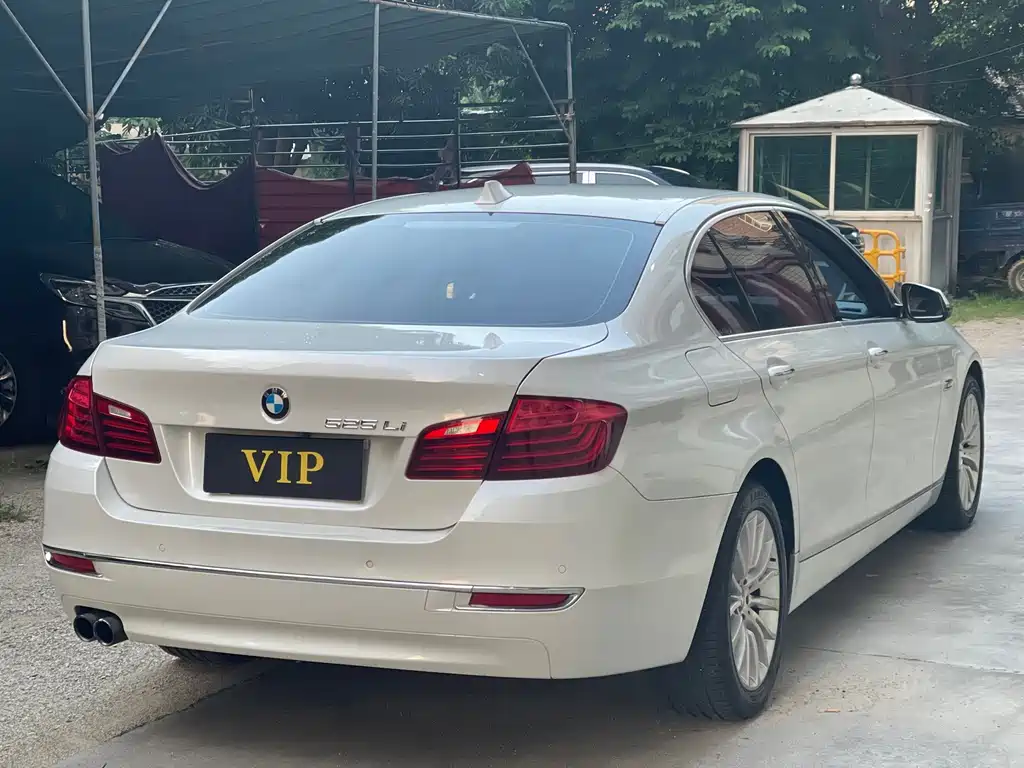 BMW 5 Series — миниатюра 7