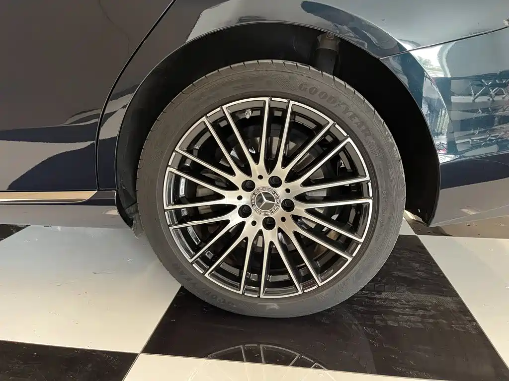 Mercedes-Benz C-Class — миниатюра 11