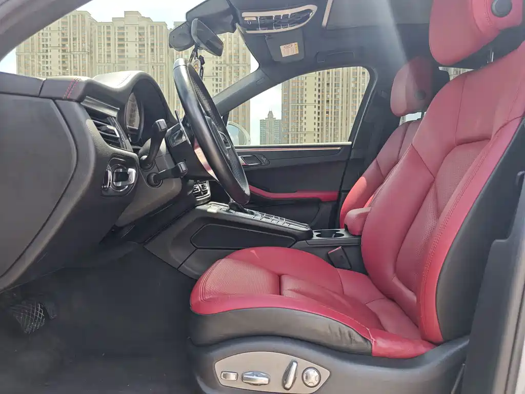 Porsche Macan — миниатюра 7
