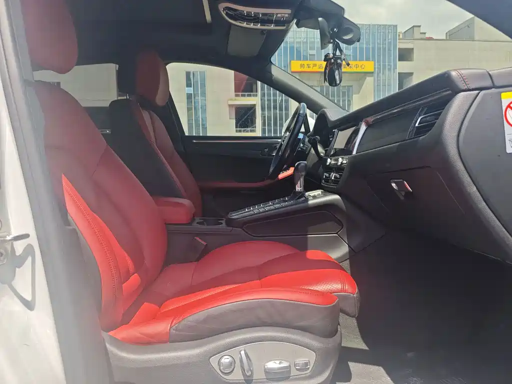 Porsche Macan — миниатюра 9