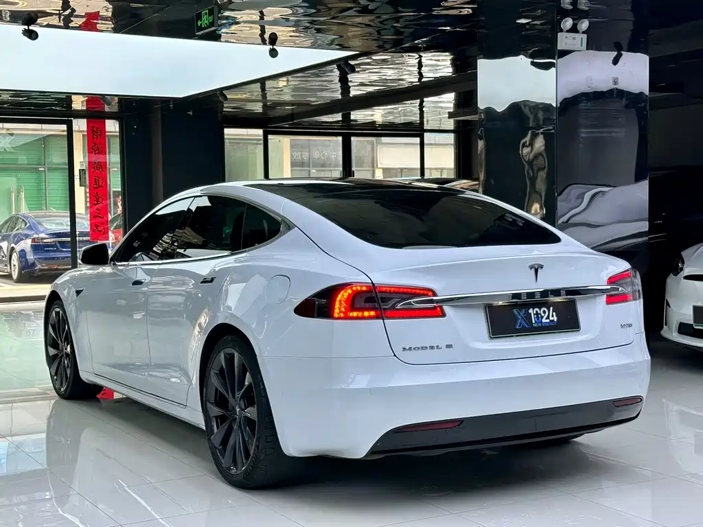 Tesla Model S — миниатюра 6