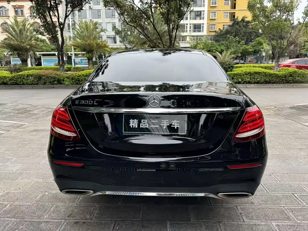 Mercedes-Benz E-Class — миниатюра 5